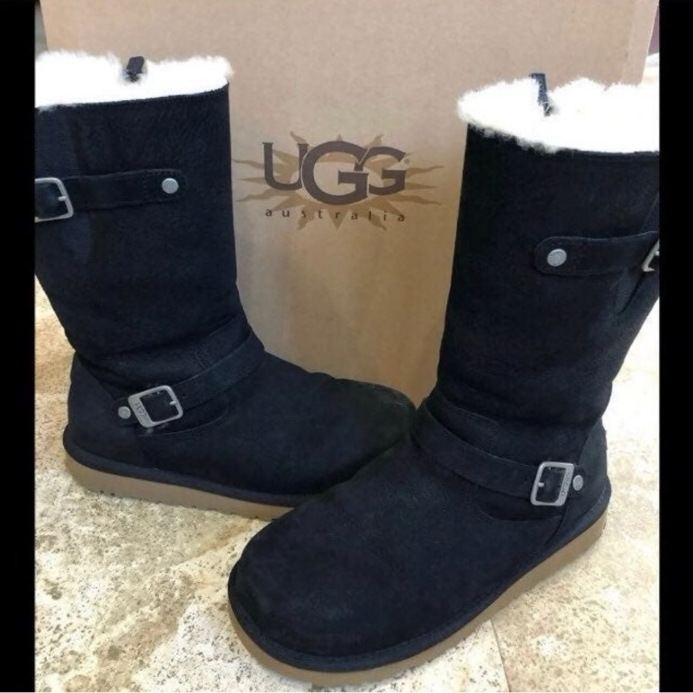 LIKE NEW! UGG Kensington Black Boots - Size 6